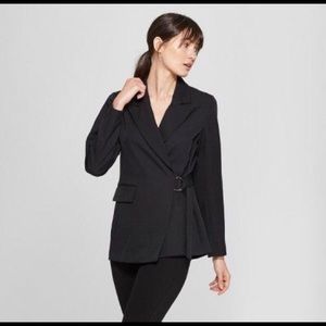 Chic black belted blazer jacket by Prologu…
